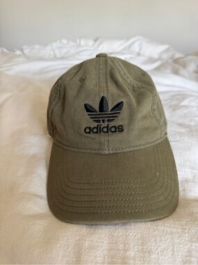 adidas embroidered Trefoil cotton baseball cap in olive green NWOT